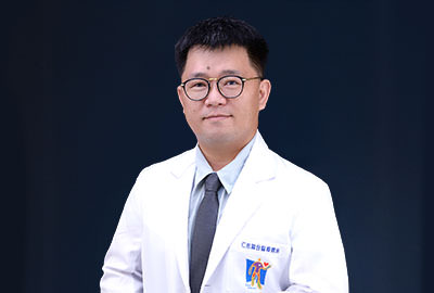 白文毅 醫師专治感冒、久咳、失眠、腹瀉、便秘、胃炎、腸胃機能障礙、睡眠障礙、咳嗽、支氣管炎、頭痛、中風後遺症、顏面神經麻痺、扭傷挫傷拉傷、腰痛、坐骨神經痛、運動傷害、網球肘、五十肩、中風復健、頸肩痠痛、膏肓痛、痛經、白帶、更年期障礙、泌尿道感染、閉經、體質虛弱、食慾不振、腸胃障礙、發育不良、青春痘、蕁麻疹、濕疹、痤瘡、痔瘡、脫垂脫肛