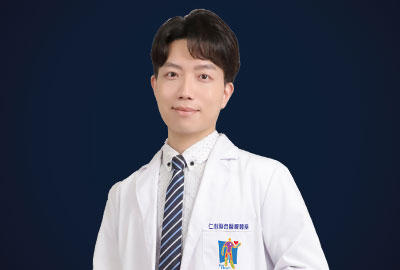 陳群穎 醫師专治眩暈、腸胃機能障礙、睡眠障礙、中風後遺症、坐骨神經痛、關節炎、不孕症、婦女病、青春痘、皮膚病、落枕、扳機指、媽媽手、肢麻、肩頸腰背酸痛、三高調理、自律神經失調、過敏體質調理、長新冠後遺症、男科性功能障礙、注意力不集中、自閉、腦麻、過動、低能量雷射針灸、乾眼症、韓式美顏針、除皺淡斑美白、消除眼袋、臉部拉提